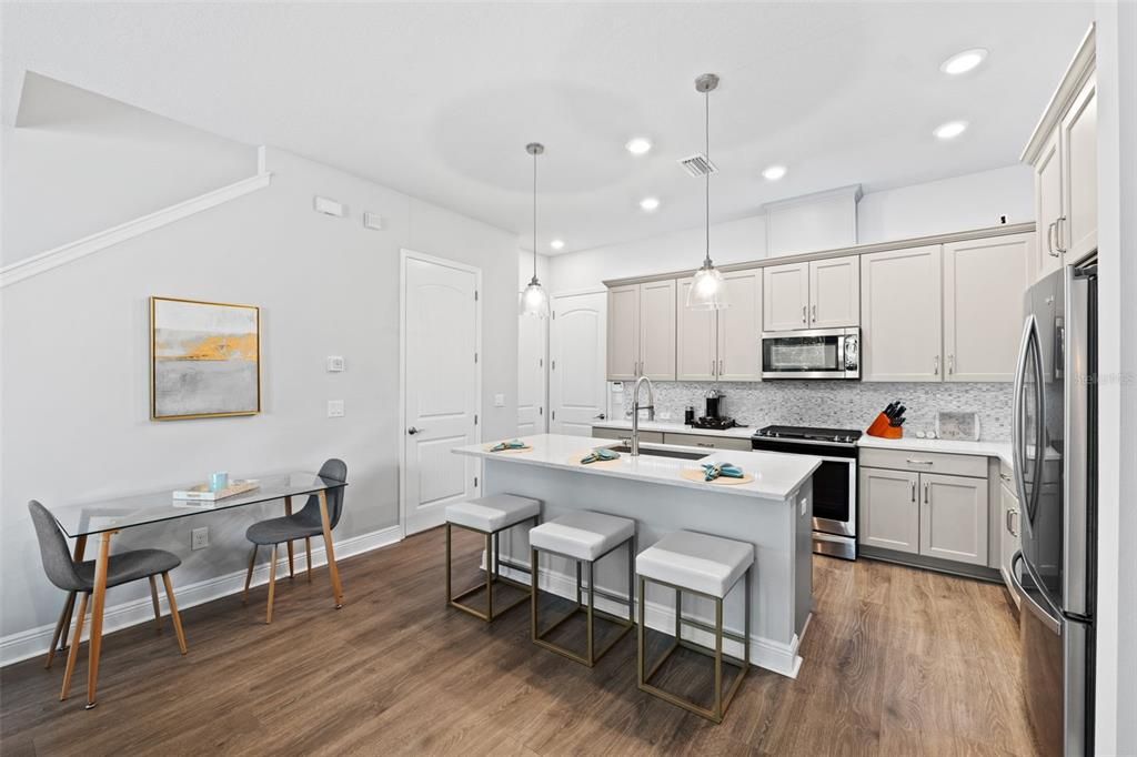 Active With Contract: $529,900 (2 beds, 2 baths, 1410 Square Feet)