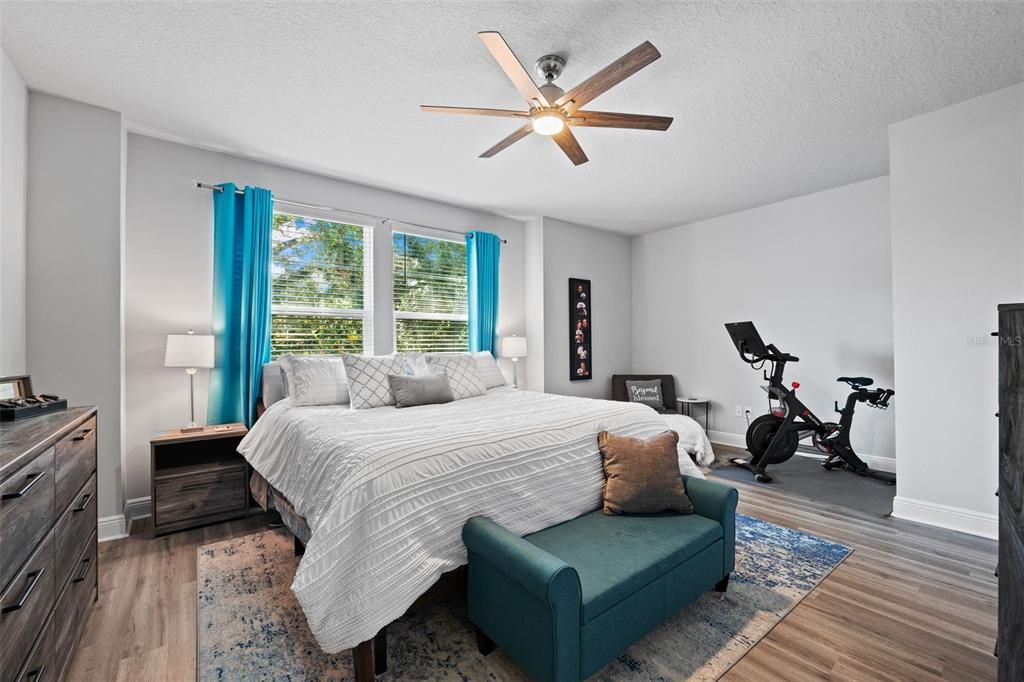 Active With Contract: $529,900 (2 beds, 2 baths, 1410 Square Feet)