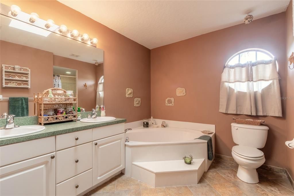 Active With Contract: $429,000 (4 beds, 2 baths, 1772 Square Feet)