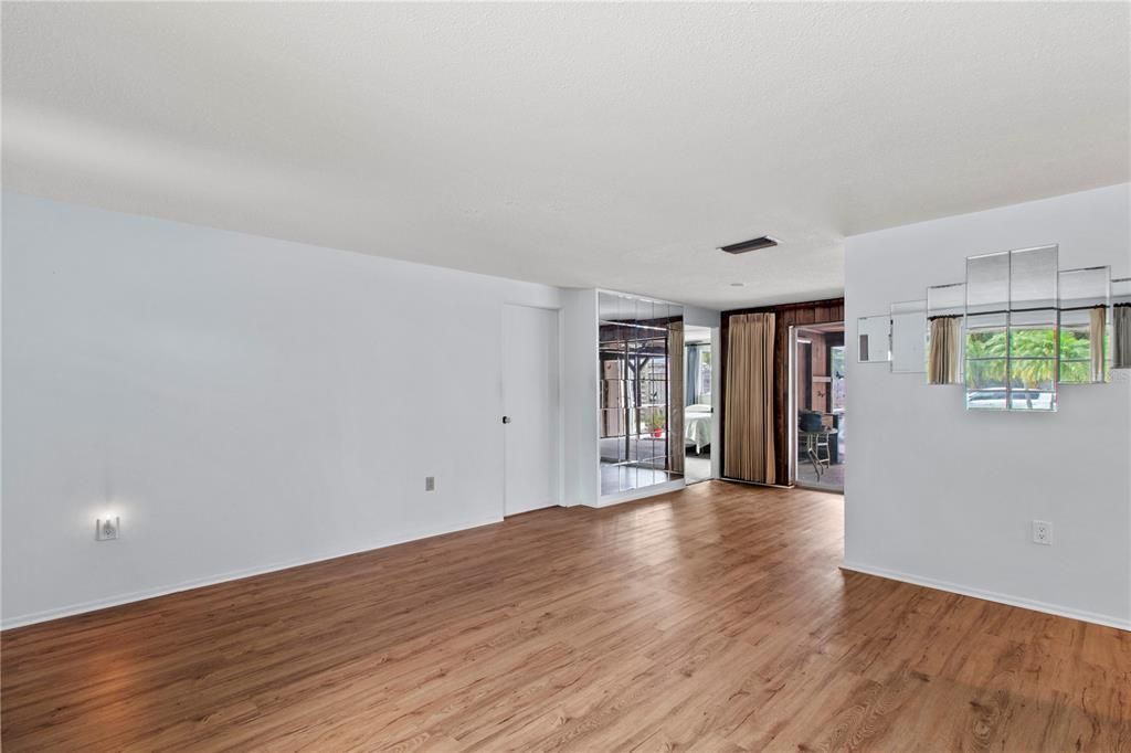 Active With Contract: $585,000 (3 beds, 2 baths, 1476 Square Feet)