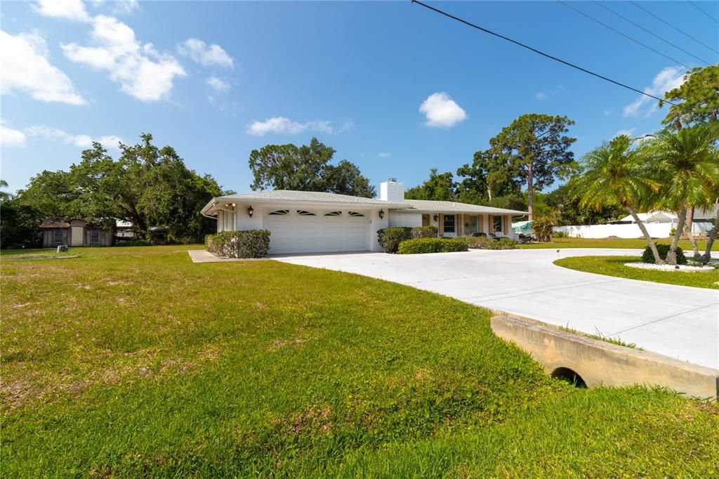 Active With Contract: $585,000 (3 beds, 2 baths, 1476 Square Feet)