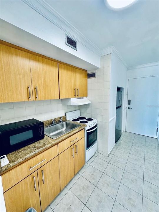 For Sale: $285,000 (1 beds, 1 baths, 543 Square Feet)