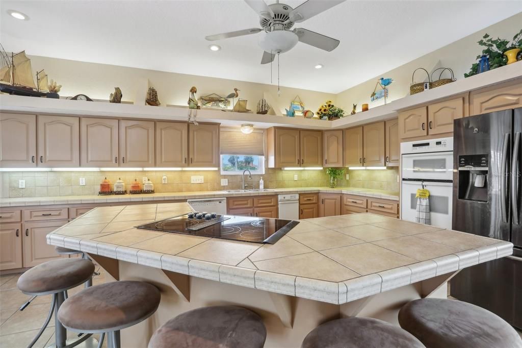 large kitchen....great for entertaining