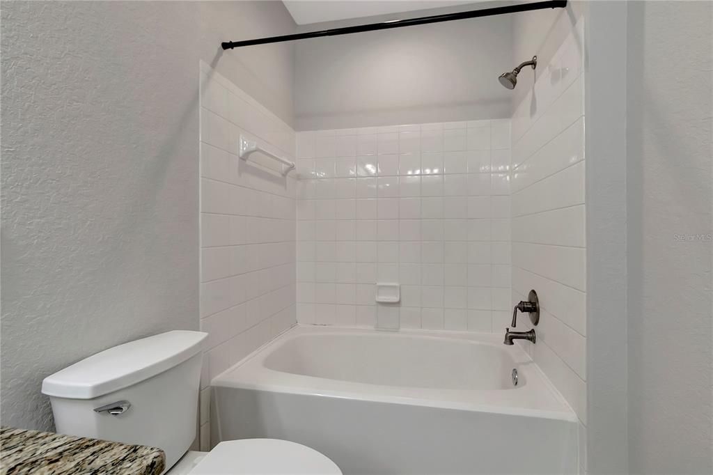 Active With Contract: $1,475 (2 beds, 1 baths, 939 Square Feet)