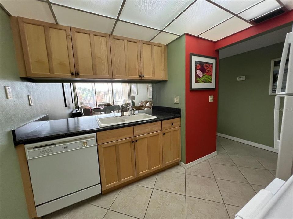 Kitchen with breakfast bar