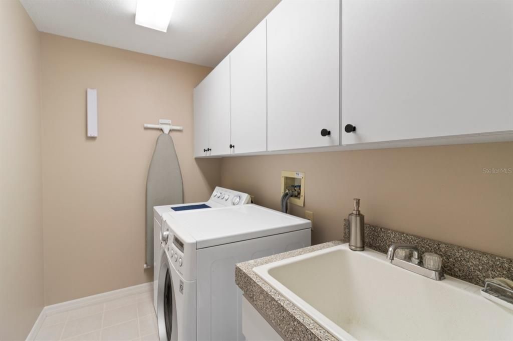 Active With Contract: $495,000 (3 beds, 2 baths, 2023 Square Feet)