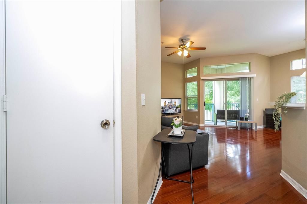 For Sale: $184,000 (1 beds, 1 baths, 842 Square Feet)