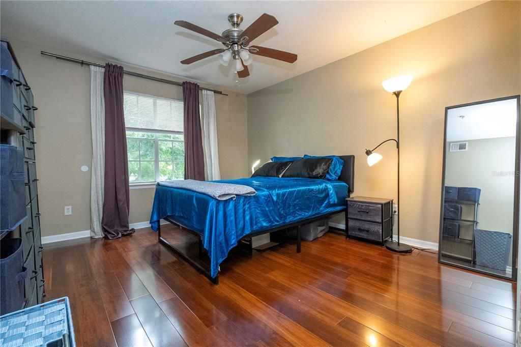 For Sale: $184,000 (1 beds, 1 baths, 842 Square Feet)