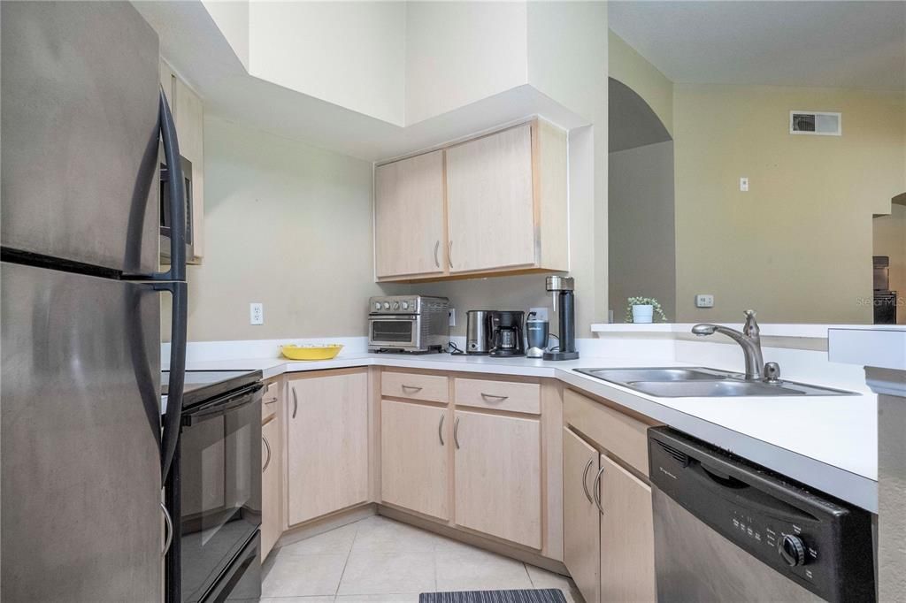 For Sale: $184,000 (1 beds, 1 baths, 842 Square Feet)