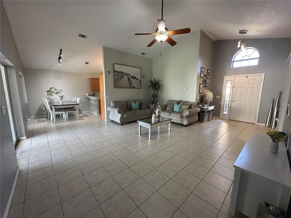 Active With Contract: $319,000 (3 beds, 2 baths, 1314 Square Feet)