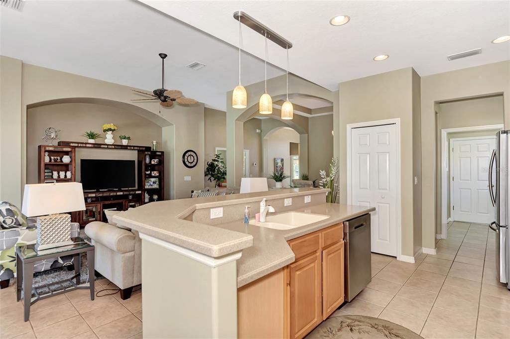 For Sale: $529,900 (2 beds, 2 baths, 1819 Square Feet)
