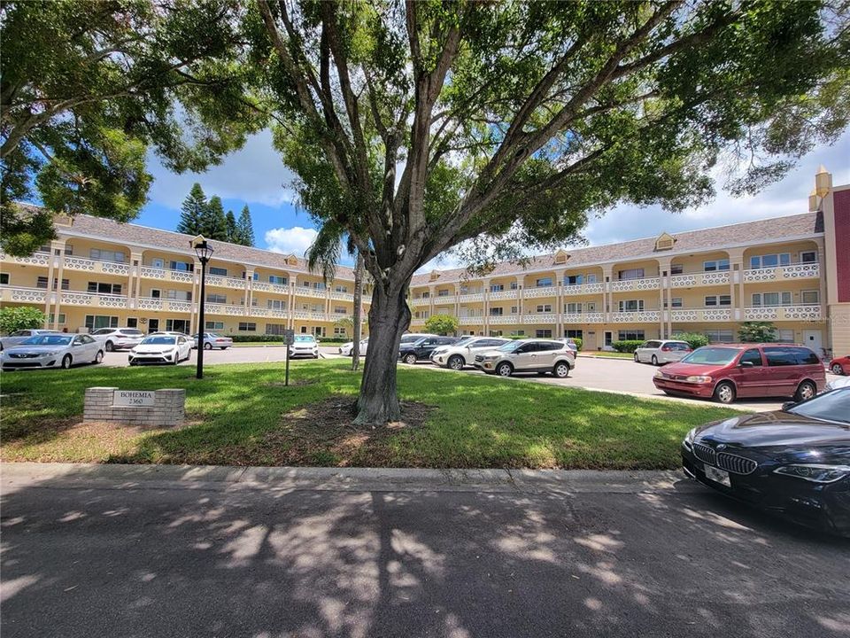 Active With Contract: $1,450 (2 beds, 2 baths, 1100 Square Feet)