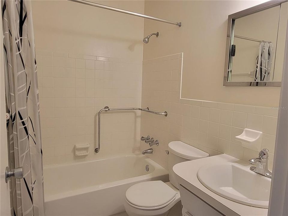 Active With Contract: $1,450 (2 beds, 2 baths, 1100 Square Feet)