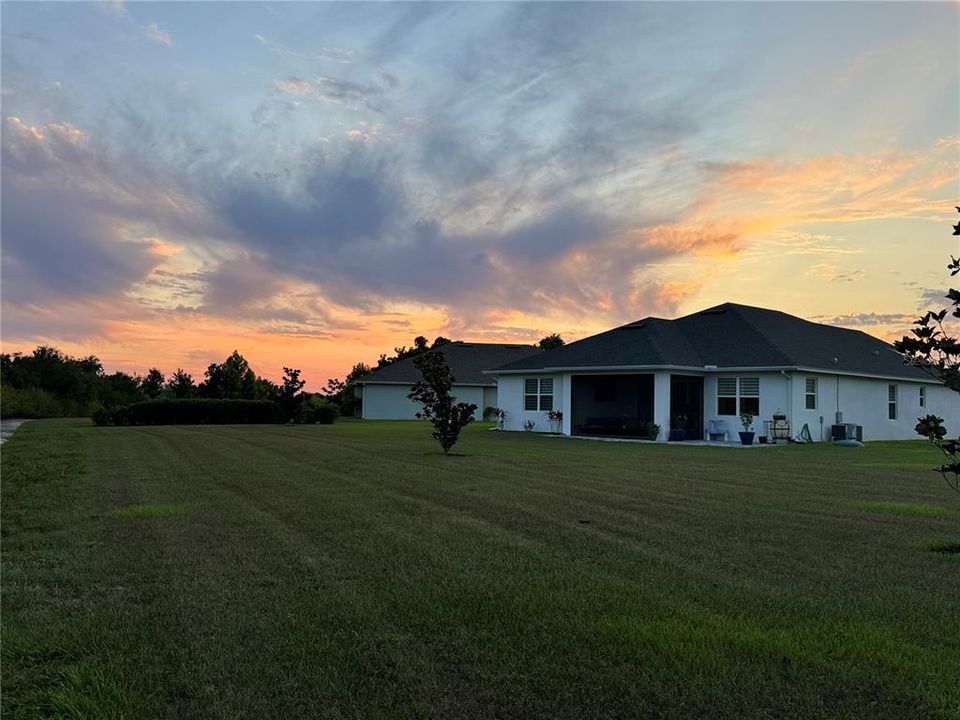 Active With Contract: $559,990 (3 beds, 3 baths, 2260 Square Feet)