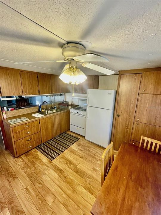 For Sale: $99,900 (1 beds, 1 baths, 624 Square Feet)