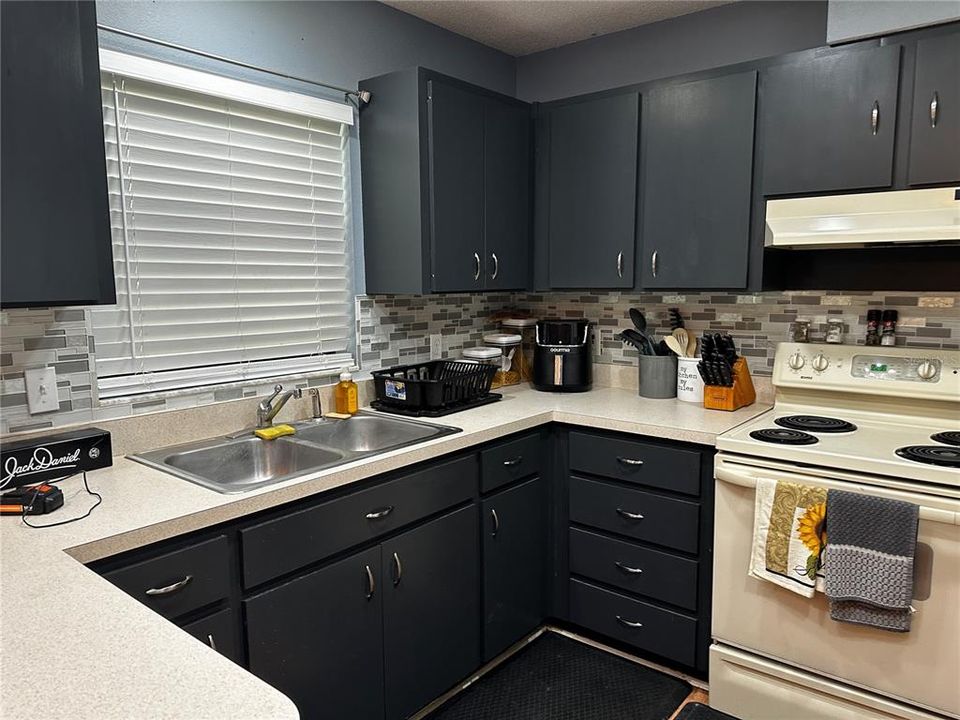 For Sale: $265,000 (3 beds, 2 baths, 1370 Square Feet)