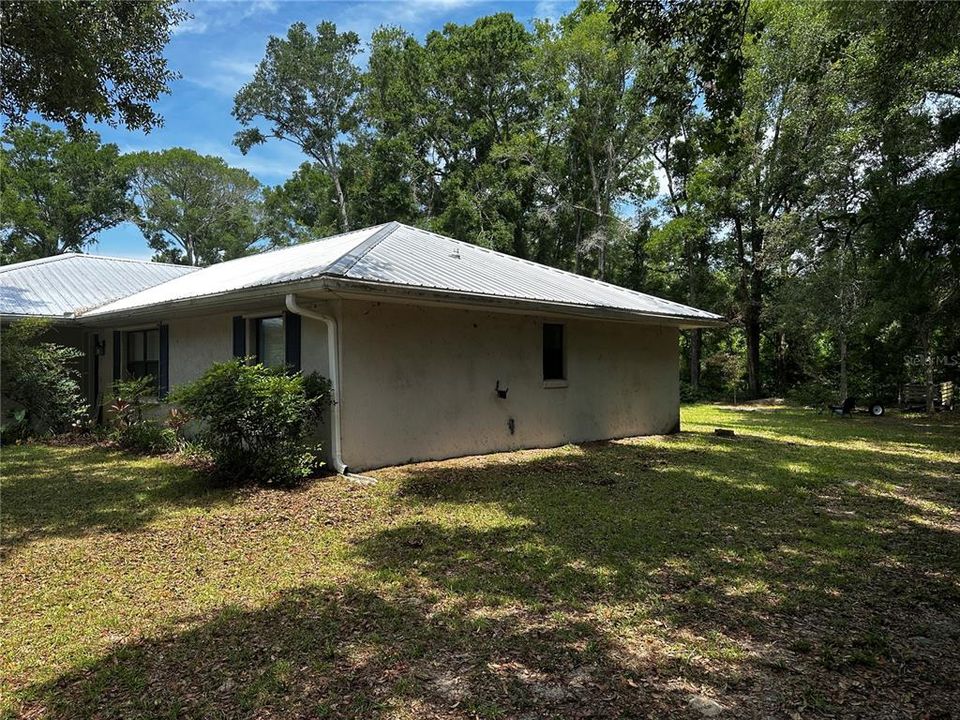 For Sale: $265,000 (3 beds, 2 baths, 1370 Square Feet)