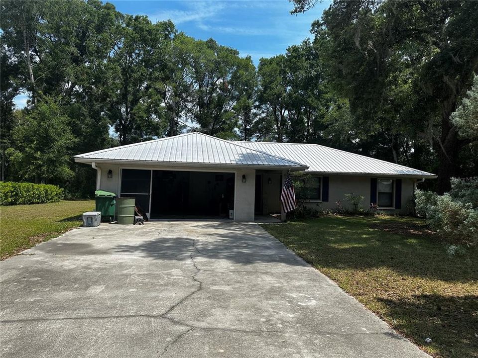 For Sale: $265,000 (3 beds, 2 baths, 1370 Square Feet)