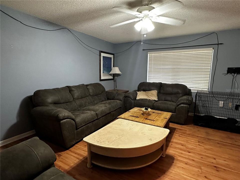 For Sale: $265,000 (3 beds, 2 baths, 1370 Square Feet)