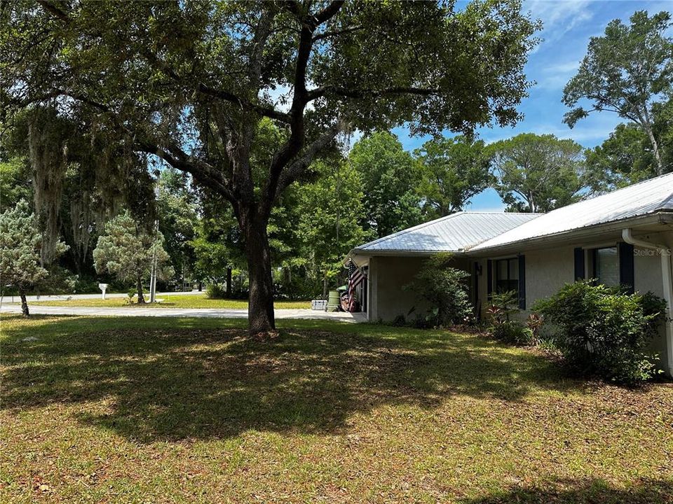 For Sale: $265,000 (3 beds, 2 baths, 1370 Square Feet)