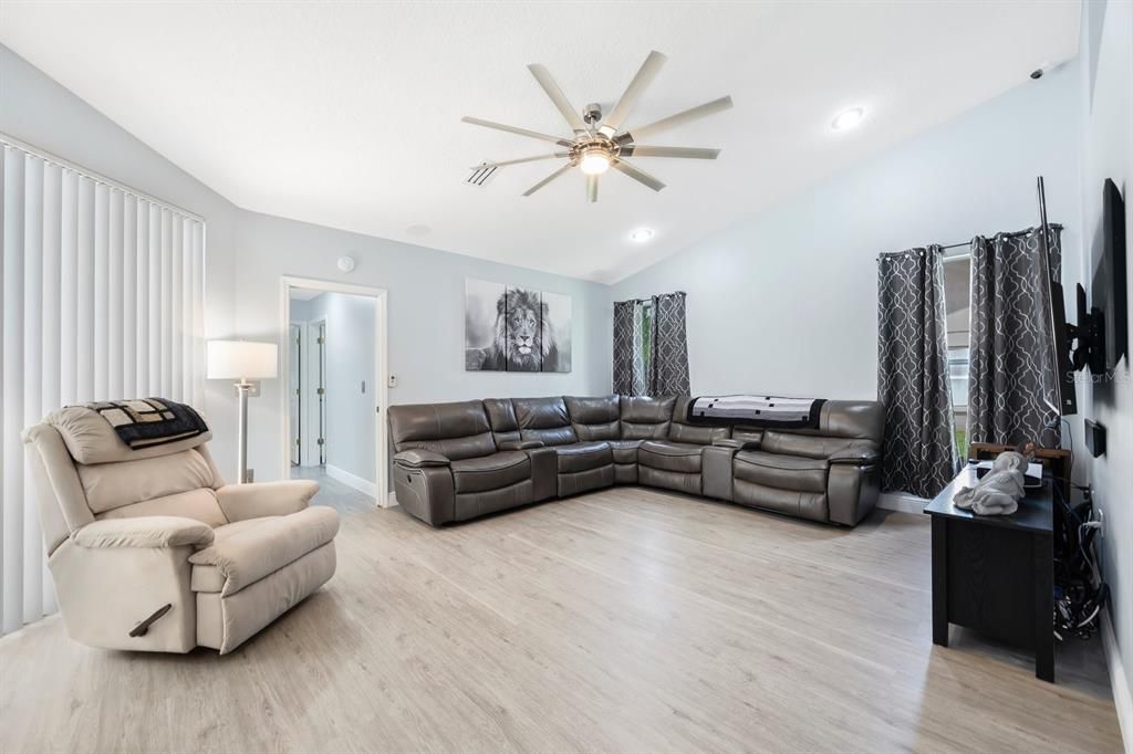 Active With Contract: $529,900 (3 beds, 2 baths, 2022 Square Feet)