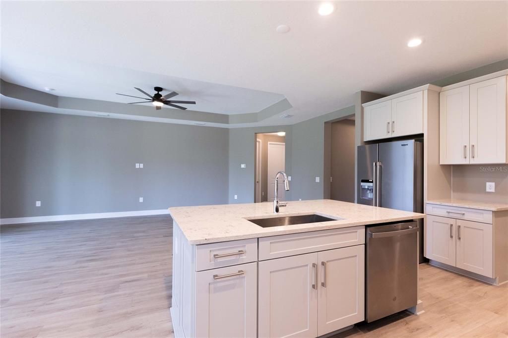 Active With Contract: $3,900 (3 beds, 2 baths, 2066 Square Feet)