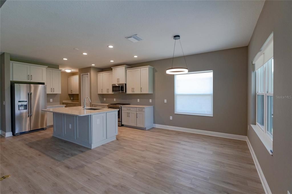 Active With Contract: $3,900 (3 beds, 2 baths, 2066 Square Feet)