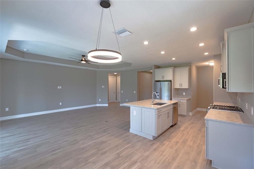 Active With Contract: $3,900 (3 beds, 2 baths, 2066 Square Feet)