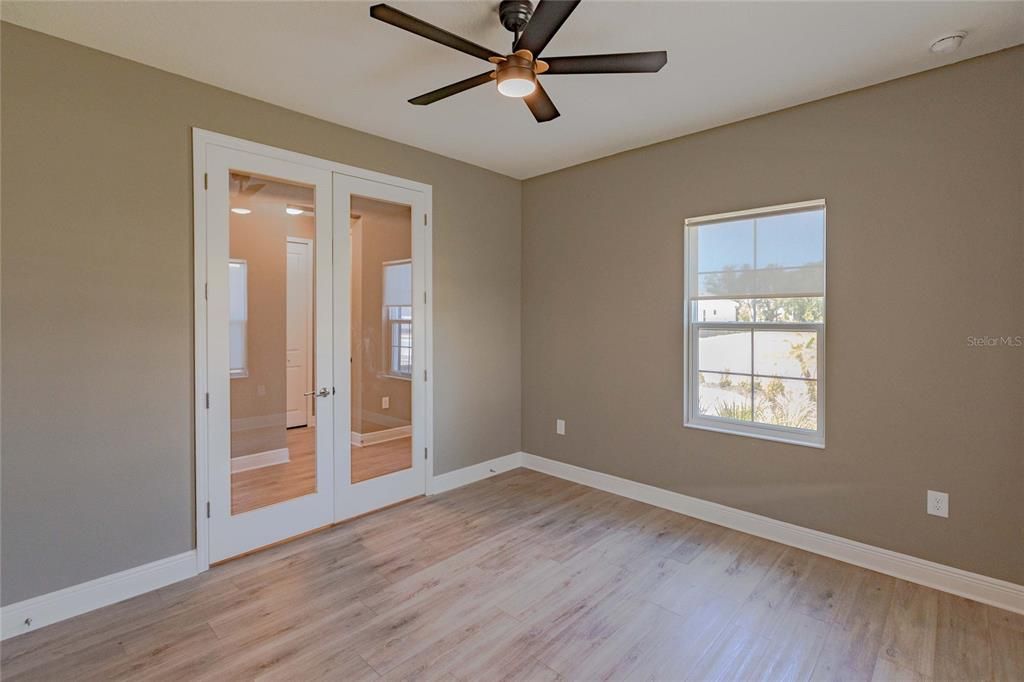 Active With Contract: $3,900 (3 beds, 2 baths, 2066 Square Feet)