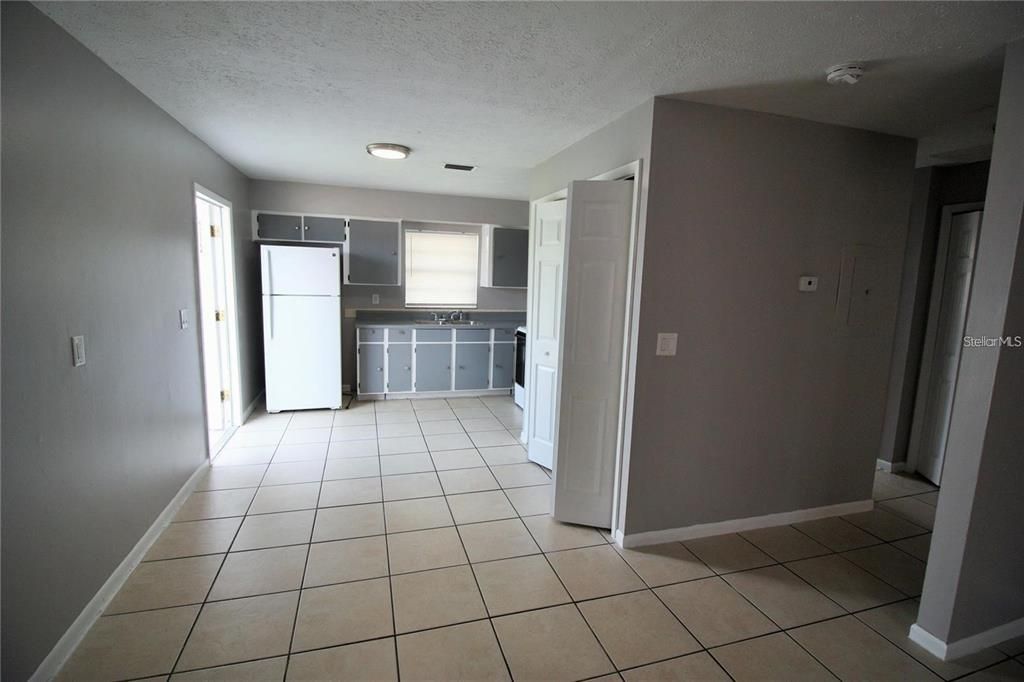 For Rent: $1,250 (2 beds, 1 baths, 3248 Square Feet)