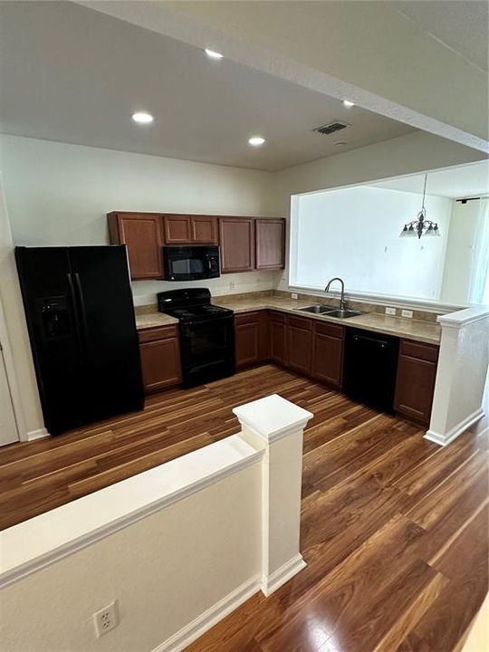 For Rent: $1,900 (3 beds, 2 baths, 1584 Square Feet)