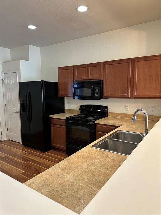 For Rent: $1,900 (3 beds, 2 baths, 1584 Square Feet)