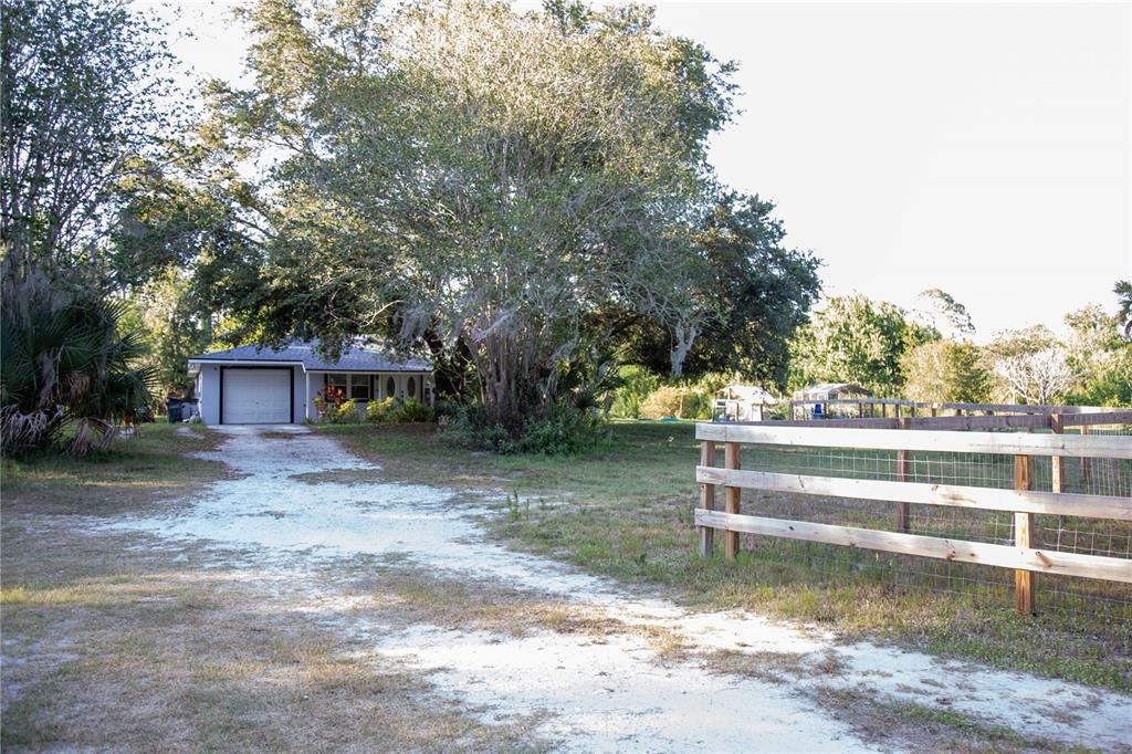 For Sale: $750,000 (4 beds, 2 baths, 2046 Square Feet)