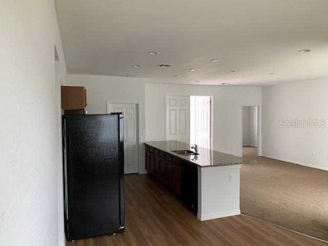 For Rent: $2,000 (3 beds, 2 baths, 1477 Square Feet)