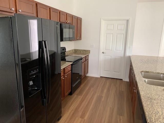 For Rent: $2,000 (3 beds, 2 baths, 1477 Square Feet)