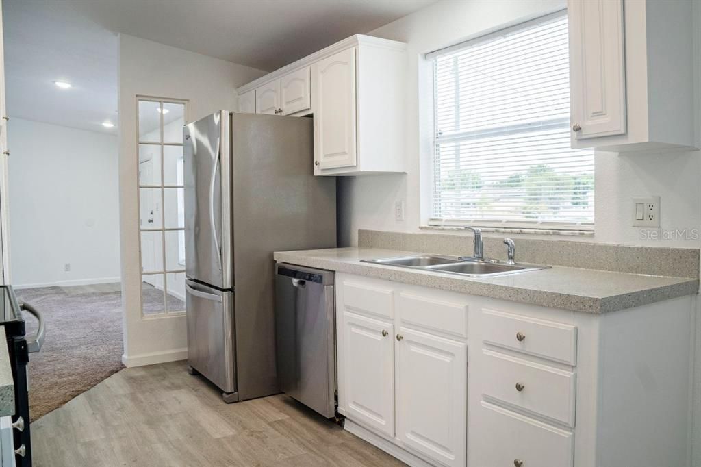 Active With Contract: $295,900 (3 beds, 2 baths, 1456 Square Feet)