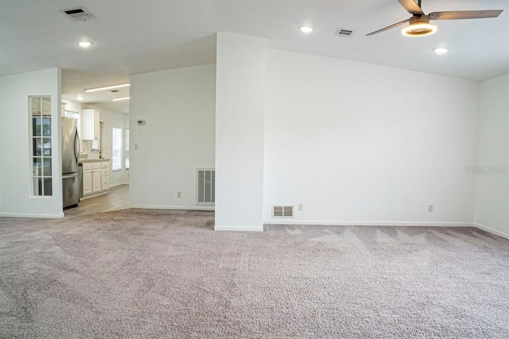 Active With Contract: $295,900 (3 beds, 2 baths, 1456 Square Feet)