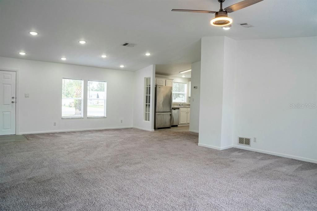 Active With Contract: $295,900 (3 beds, 2 baths, 1456 Square Feet)