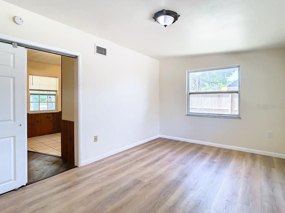 Active With Contract: $225,000 (3 beds, 1 baths, 1106 Square Feet)