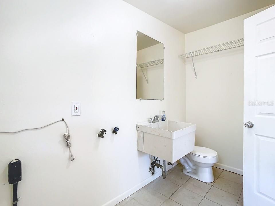 Active With Contract: $225,000 (3 beds, 1 baths, 1106 Square Feet)