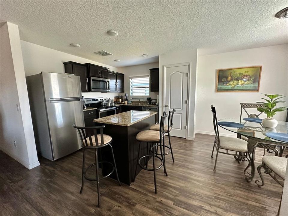 For Sale: $275,000 (3 beds, 2 baths, 1383 Square Feet)