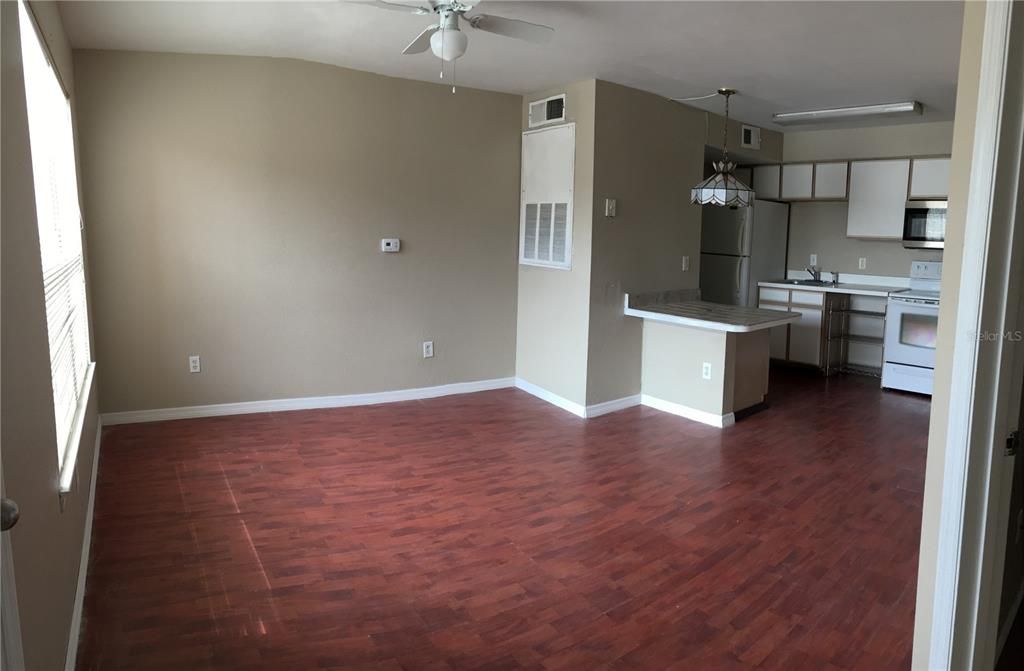 For Rent: $1,300 (1 beds, 1 baths, 530 Square Feet)