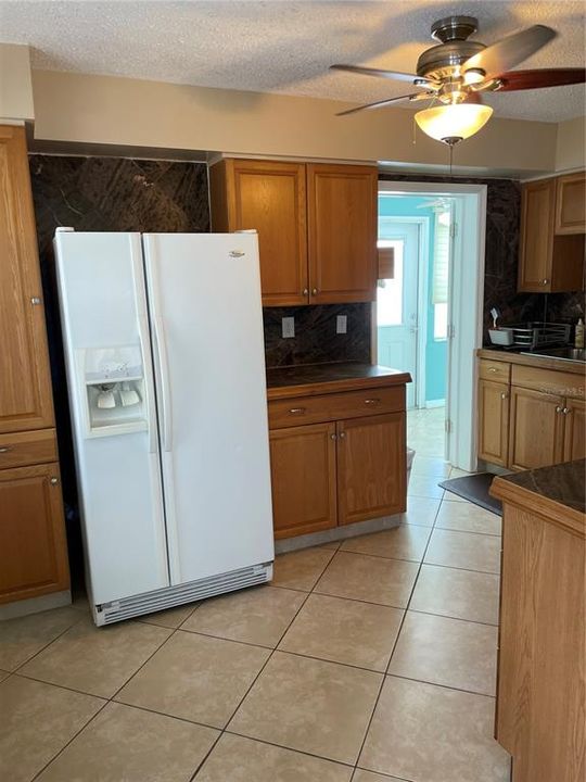 For Rent: $2,400 (2 beds, 1 baths, 963 Square Feet)