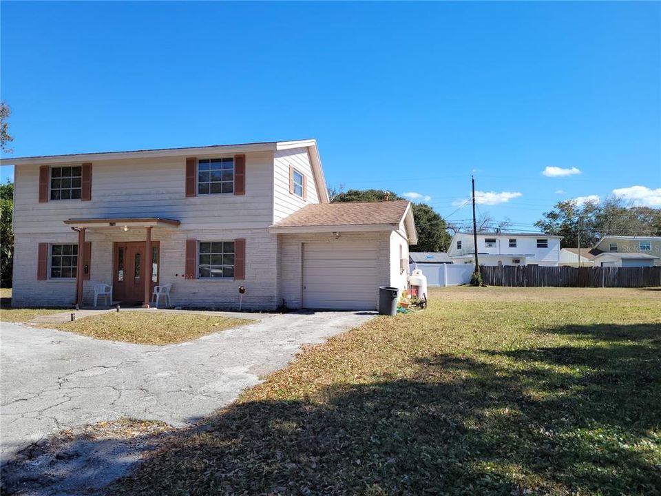 Active With Contract: $2,200 (4 beds, 2 baths, 1474 Square Feet)