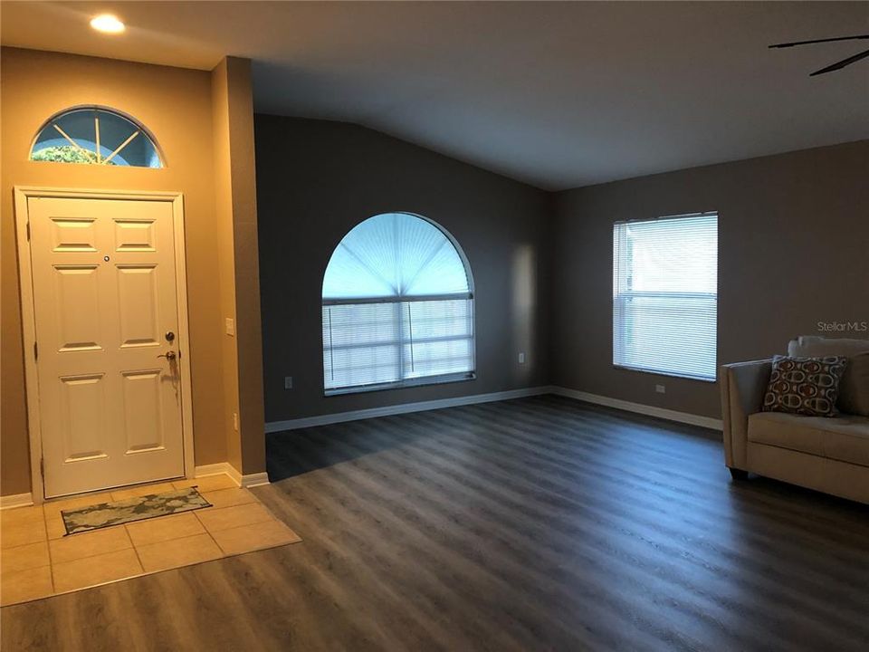 For Rent: $2,345 (4 beds, 2 baths, 2071 Square Feet)