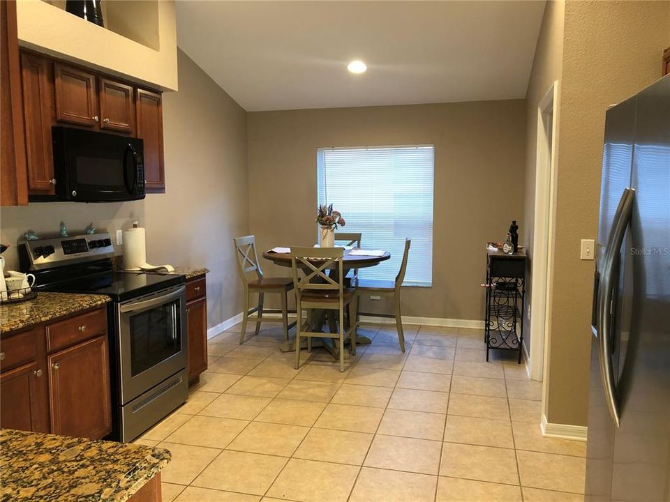 For Rent: $2,345 (4 beds, 2 baths, 2071 Square Feet)