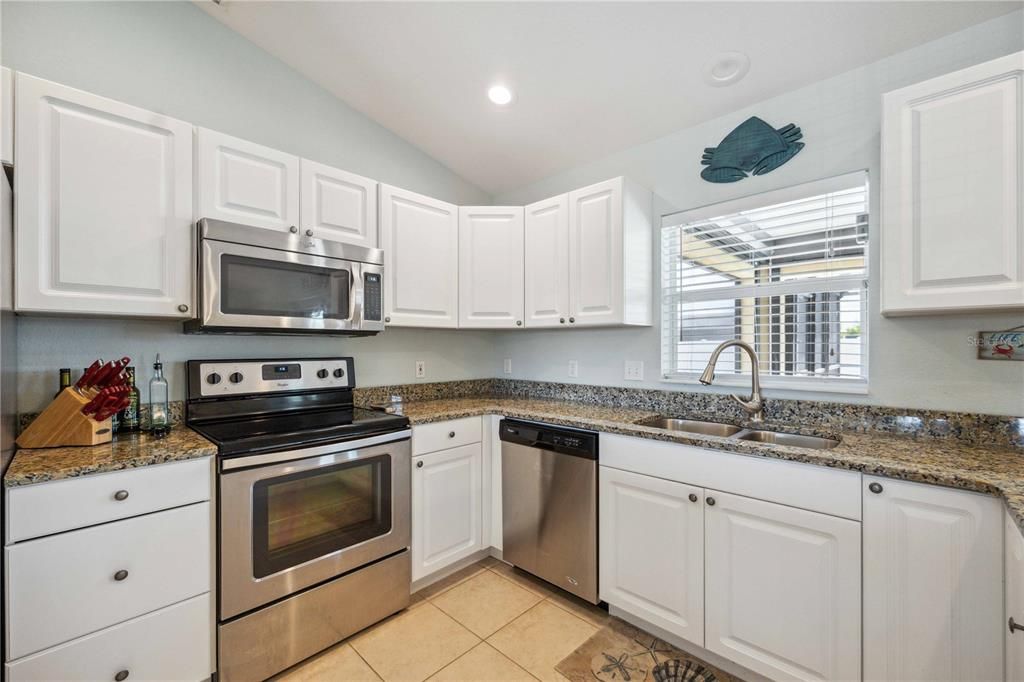 For Sale: $439,900 (3 beds, 2 baths, 1598 Square Feet)