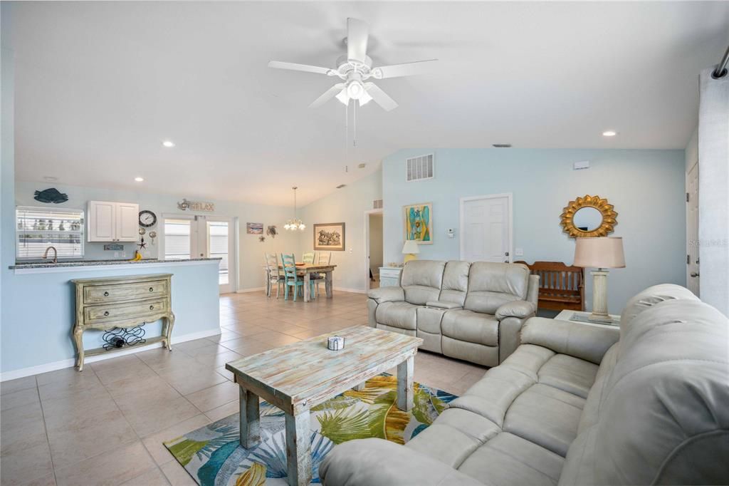 For Sale: $439,900 (3 beds, 2 baths, 1598 Square Feet)