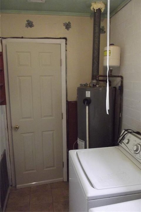Utility Room with Gas HWH