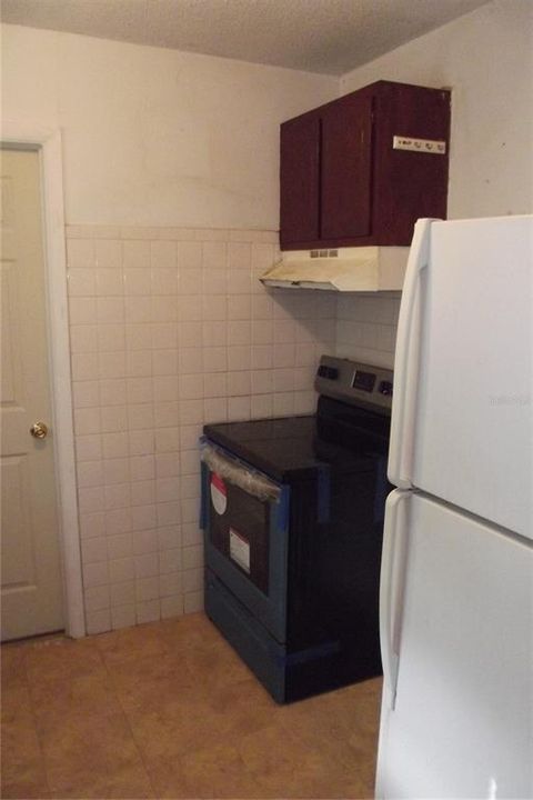 Kitchen Stove and Refrigerator